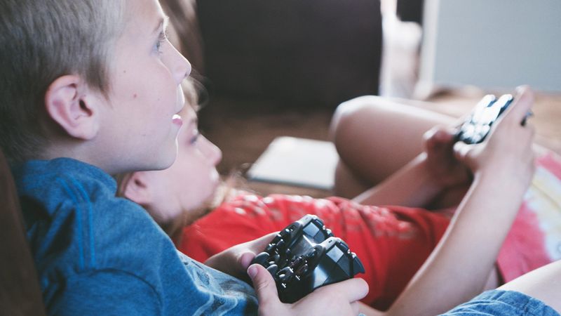 5 Games to Keep Your Kids Busy During the Holidays
